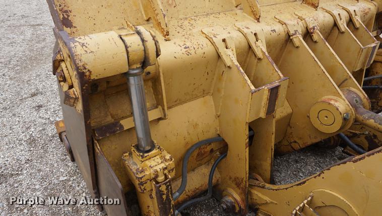 image for item DE3243 1988 Caterpillar 963 track loader