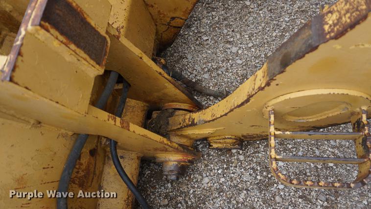 image for item DE3243 1988 Caterpillar 963 track loader