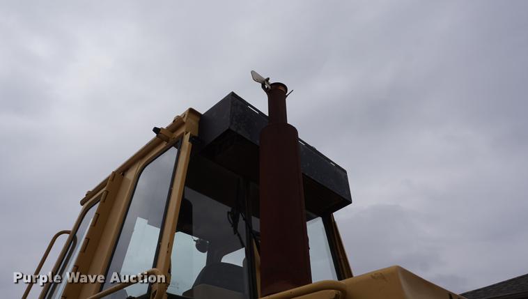 image for item DE3243 1988 Caterpillar 963 track loader