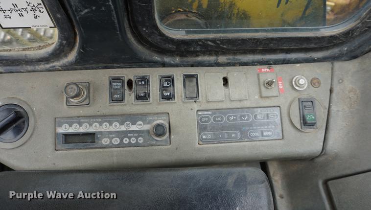 image for item DE3245 2001 Komatsu PC200PU-6LE excavator