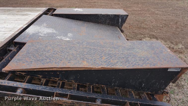 image for item DE3247 2006 Load Max gooseneck trailer