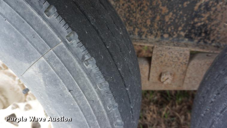 image for item DE3247 2006 Load Max gooseneck trailer