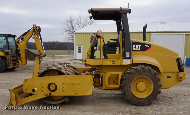 image for item DE3254 2008 Caterpillar CP-433E single drum vibratory roller