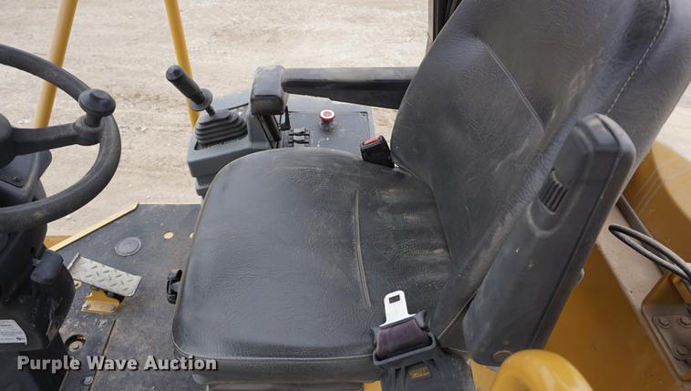 image for item DE3254 2008 Caterpillar CP-433E single drum vibratory roller