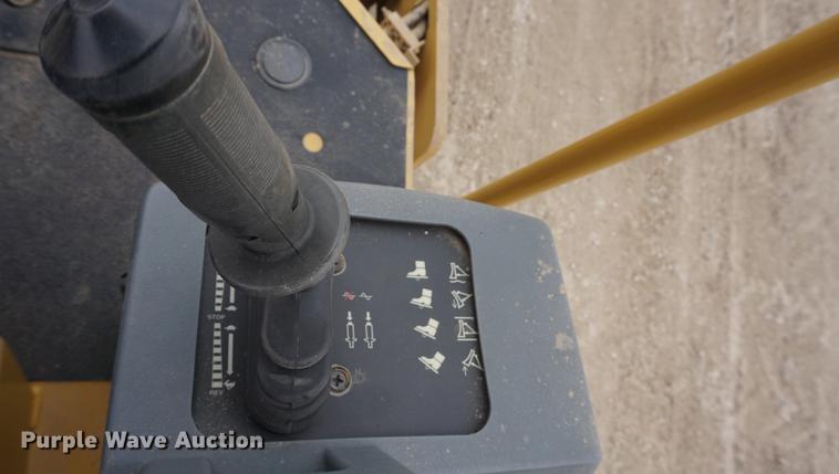 image for item DE3254 2008 Caterpillar CP-433E single drum vibratory roller