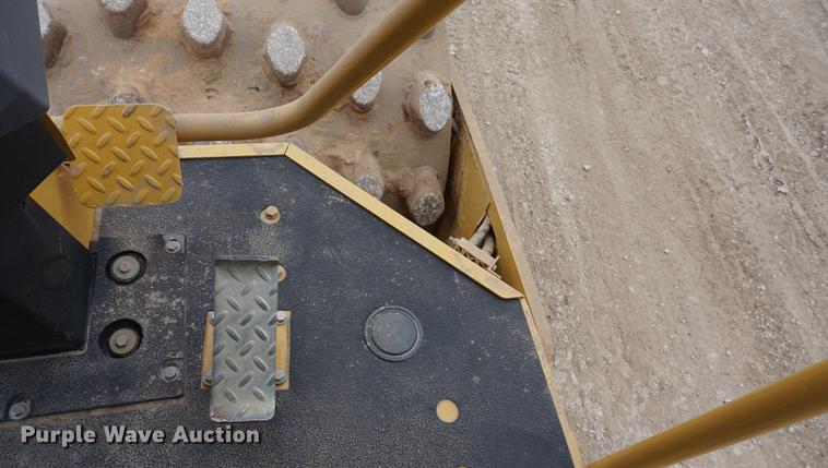 image for item DE3254 2008 Caterpillar CP-433E single drum vibratory roller