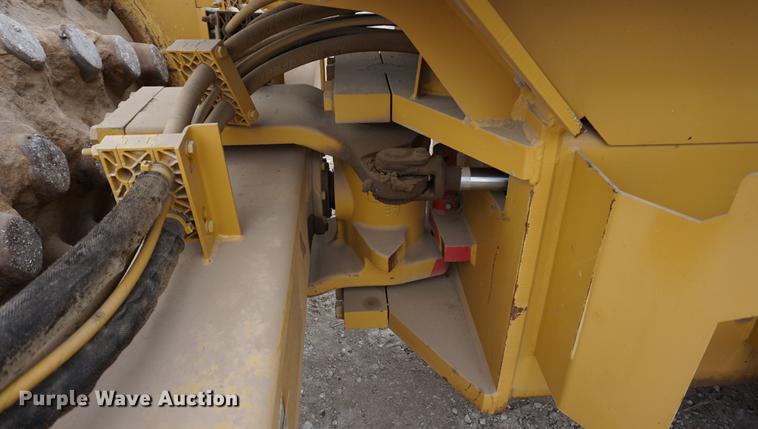 image for item DE3254 2008 Caterpillar CP-433E single drum vibratory roller