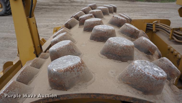image for item DE3254 2008 Caterpillar CP-433E single drum vibratory roller