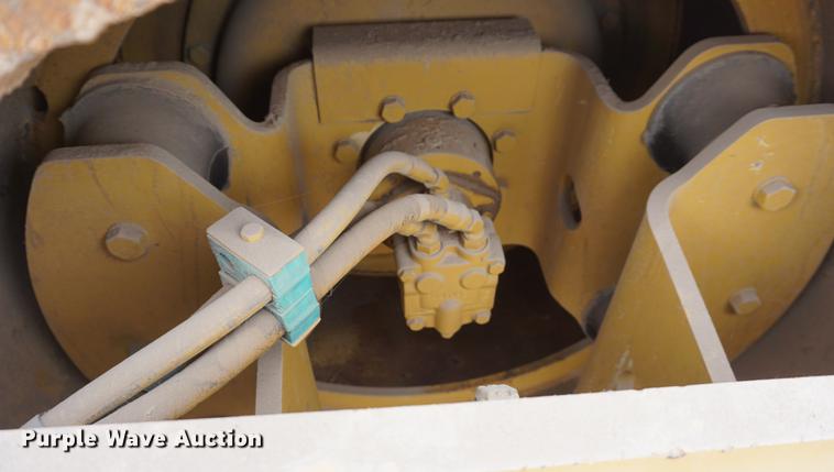 image for item DE3254 2008 Caterpillar CP-433E single drum vibratory roller