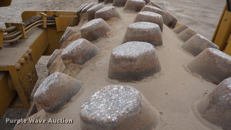 image for item DE3254 2008 Caterpillar CP-433E single drum vibratory roller