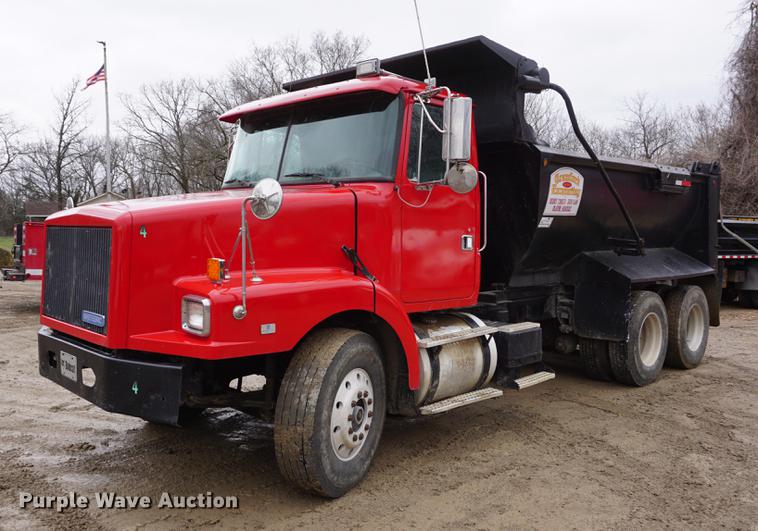image for item DE3266 1994 Volvo WG dump truck
