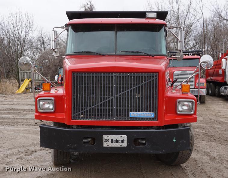 image for item DE3266 1994 Volvo WG dump truck