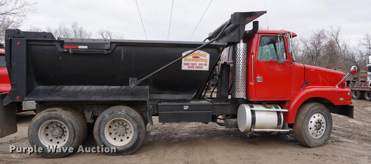 image for item DE3266 1994 Volvo WG dump truck