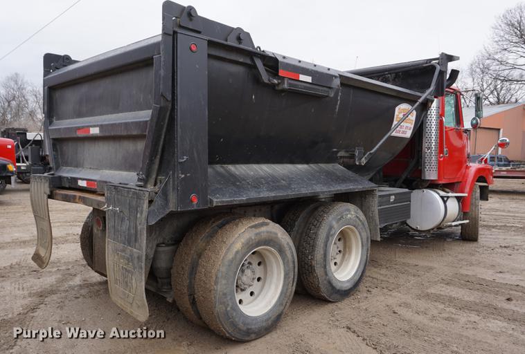 image for item DE3266 1994 Volvo WG dump truck