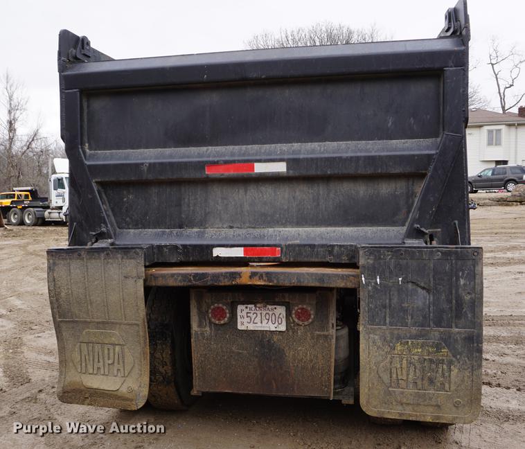 image for item DE3266 1994 Volvo WG dump truck