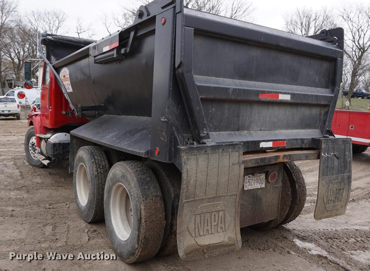 image for item DE3266 1994 Volvo WG dump truck