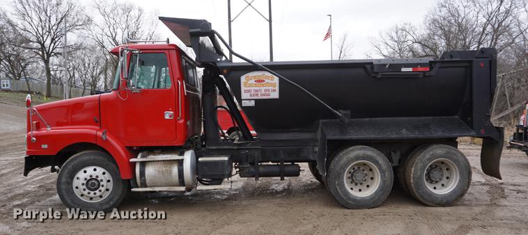 image for item DE3266 1994 Volvo WG dump truck