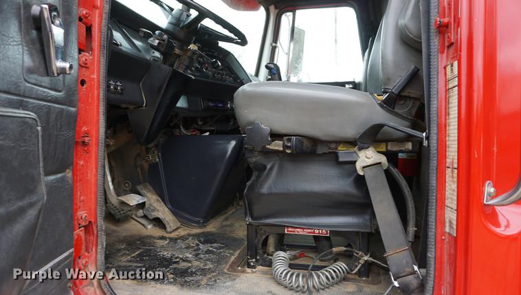 image for item DE3266 1994 Volvo WG dump truck