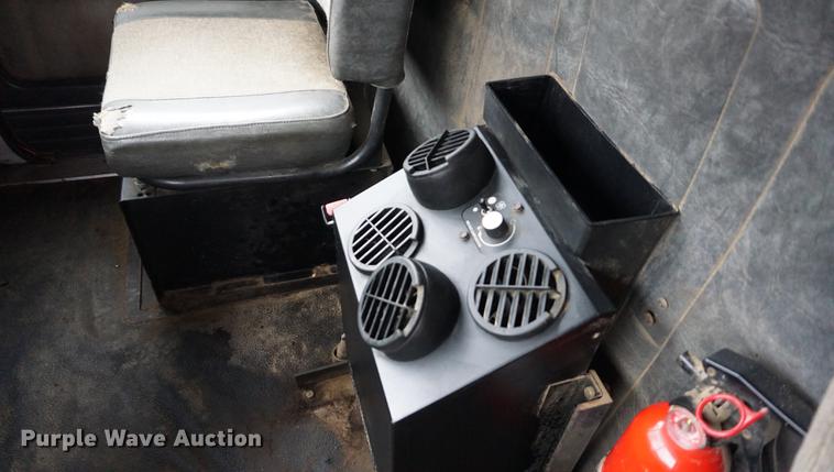 image for item DE3266 1994 Volvo WG dump truck