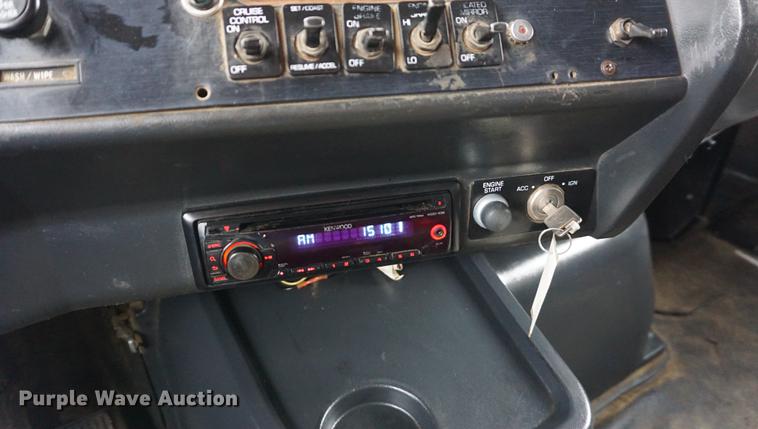 image for item DE3266 1994 Volvo WG dump truck