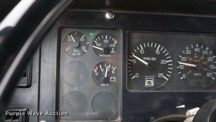 image for item DE3266 1994 Volvo WG dump truck