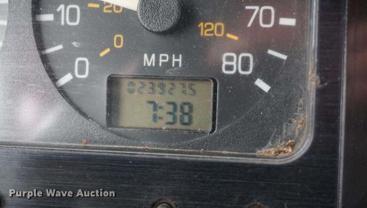 image for item DE3266 1994 Volvo WG dump truck