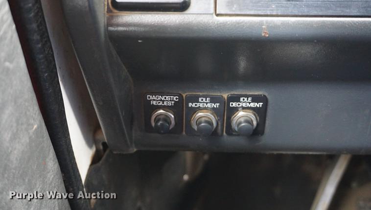 image for item DE3266 1994 Volvo WG dump truck