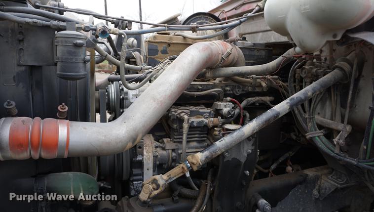 image for item DE3266 1994 Volvo WG dump truck