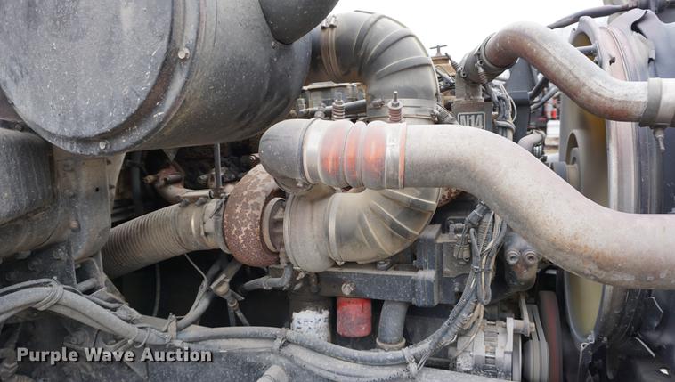 image for item DE3266 1994 Volvo WG dump truck