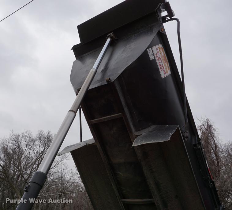 image for item DE3266 1994 Volvo WG dump truck