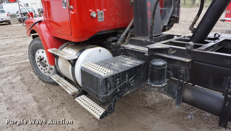 image for item DE3266 1994 Volvo WG dump truck