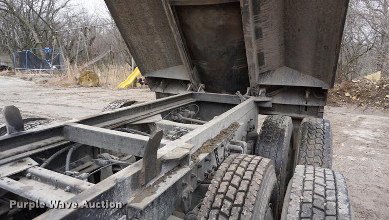image for item DE3266 1994 Volvo WG dump truck