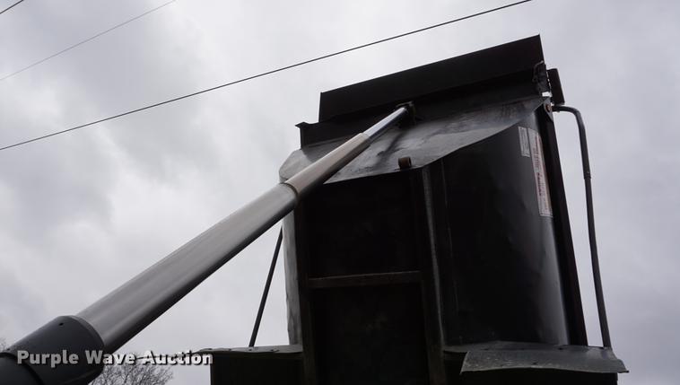 image for item DE3266 1994 Volvo WG dump truck