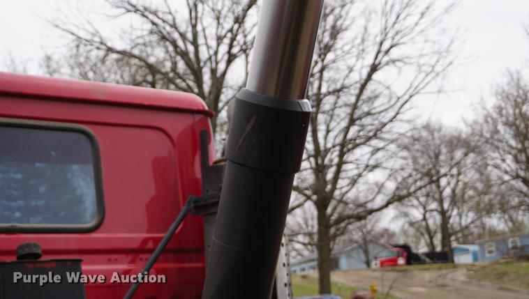 image for item DE3266 1994 Volvo WG dump truck