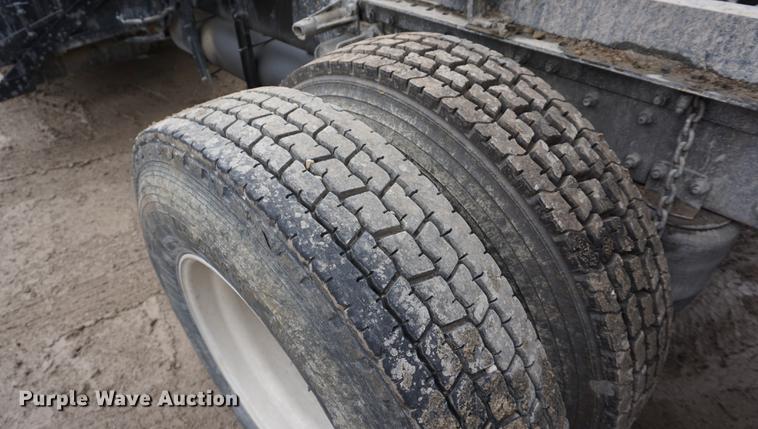 image for item DE3266 1994 Volvo WG dump truck