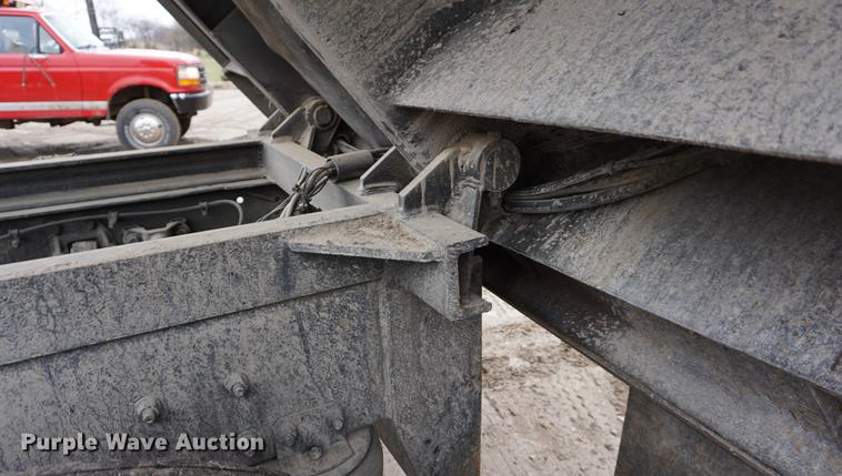 image for item DE3266 1994 Volvo WG dump truck