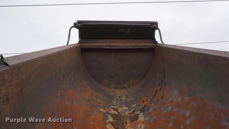 image for item DE3266 1994 Volvo WG dump truck