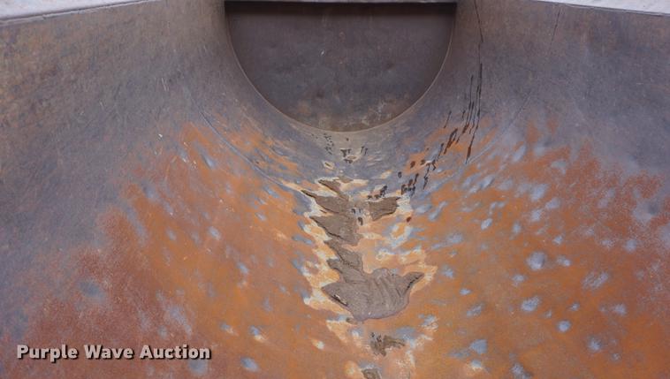 image for item DE3266 1994 Volvo WG dump truck