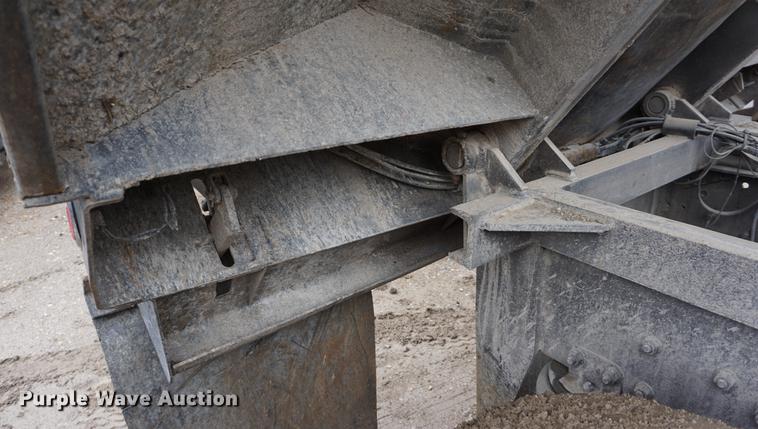 image for item DE3266 1994 Volvo WG dump truck