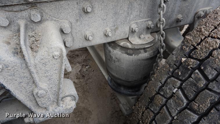 image for item DE3266 1994 Volvo WG dump truck