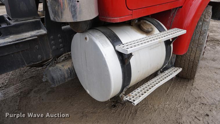 image for item DE3266 1994 Volvo WG dump truck