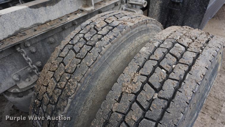 image for item DE3266 1994 Volvo WG dump truck