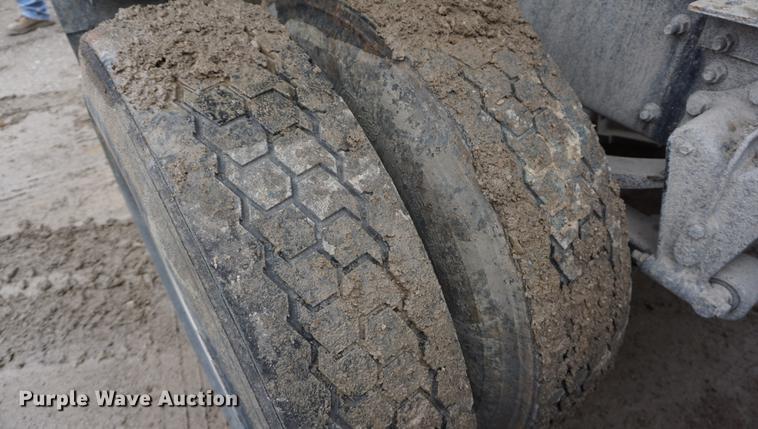 image for item DE3266 1994 Volvo WG dump truck