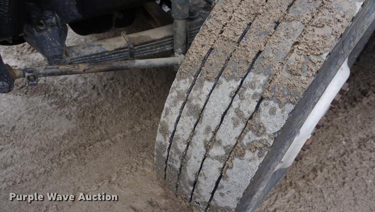 image for item DE3266 1994 Volvo WG dump truck