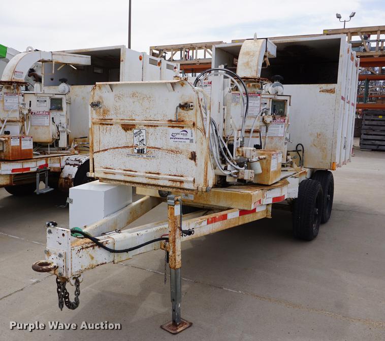 image for item DE3271 2000 Brush Bandit CB90 wood chipper