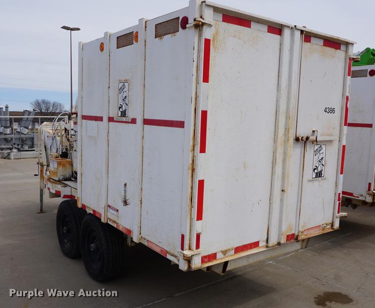 image for item DE3271 2000 Brush Bandit CB90 wood chipper