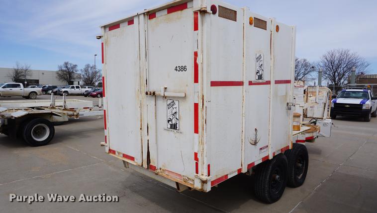 image for item DE3271 2000 Brush Bandit CB90 wood chipper