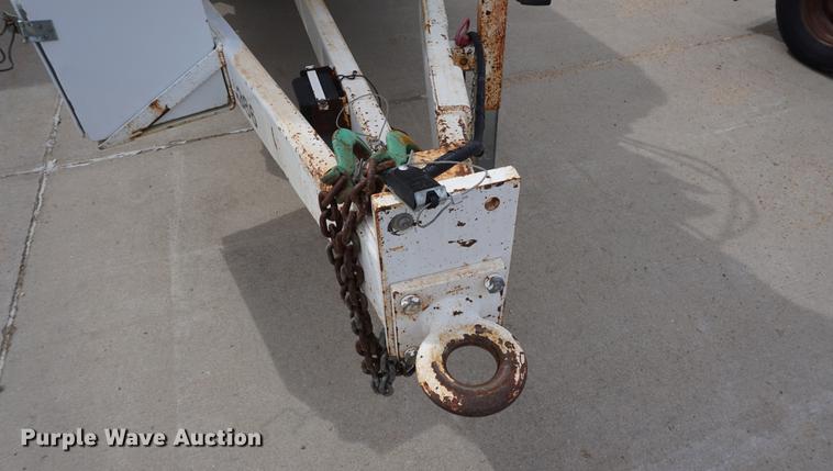 image for item DE3271 2000 Brush Bandit CB90 wood chipper