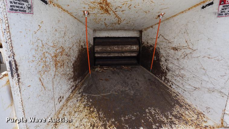 image for item DE3271 2000 Brush Bandit CB90 wood chipper