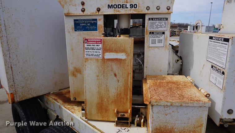 image for item DE3271 2000 Brush Bandit CB90 wood chipper